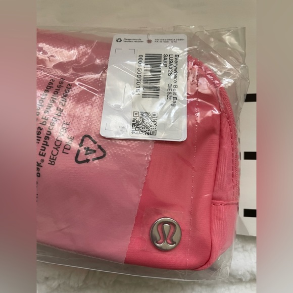 NWT Lululemon Everywhere Belt Bag 1L Sakura Pink - Picture 8 of 11